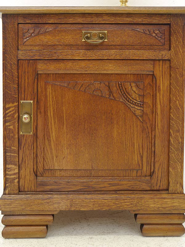 Detailansicht von der Schubladen-und Türfront