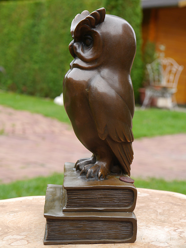 2113 Bronze Figur Eule Vogel auf zwei Büchern stehend 