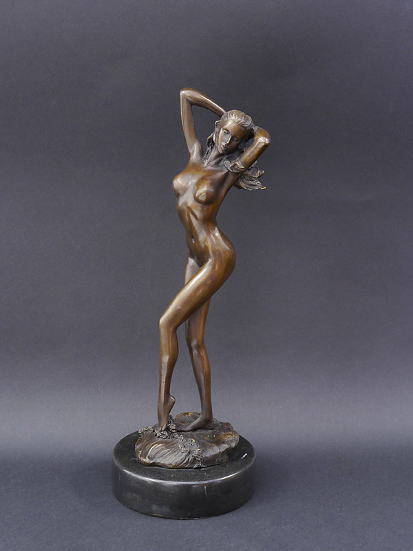 Bronzefigur Frauenakt