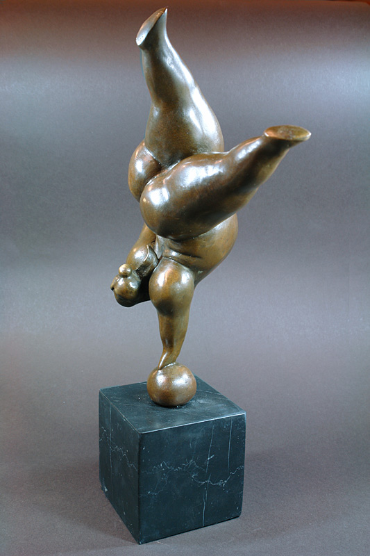 Eortische korpulente Athletin aus Bronze