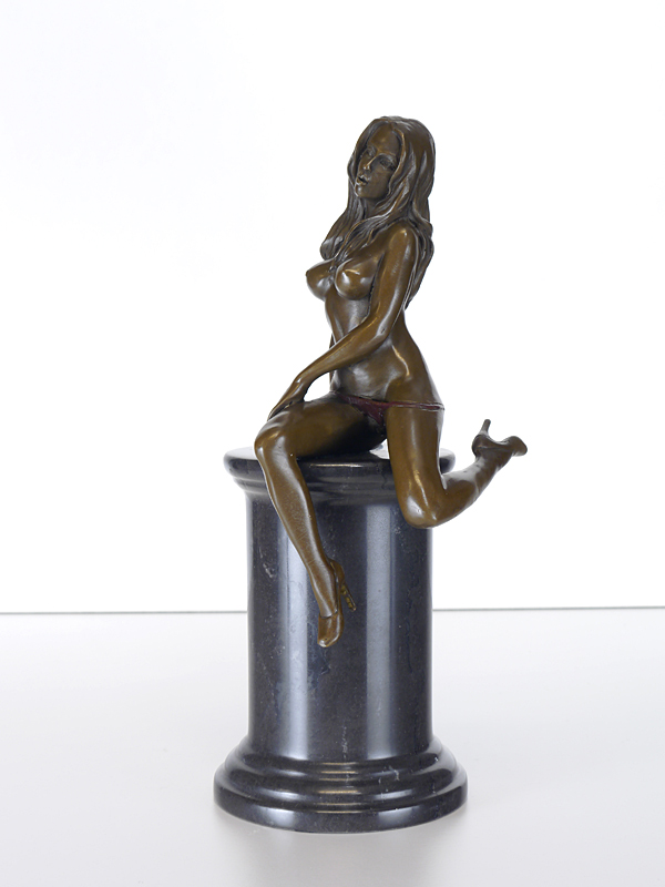 9416 Bronze Figur Skulptur erotische Frau kniend auf Marmorsockel 16x21 cm 