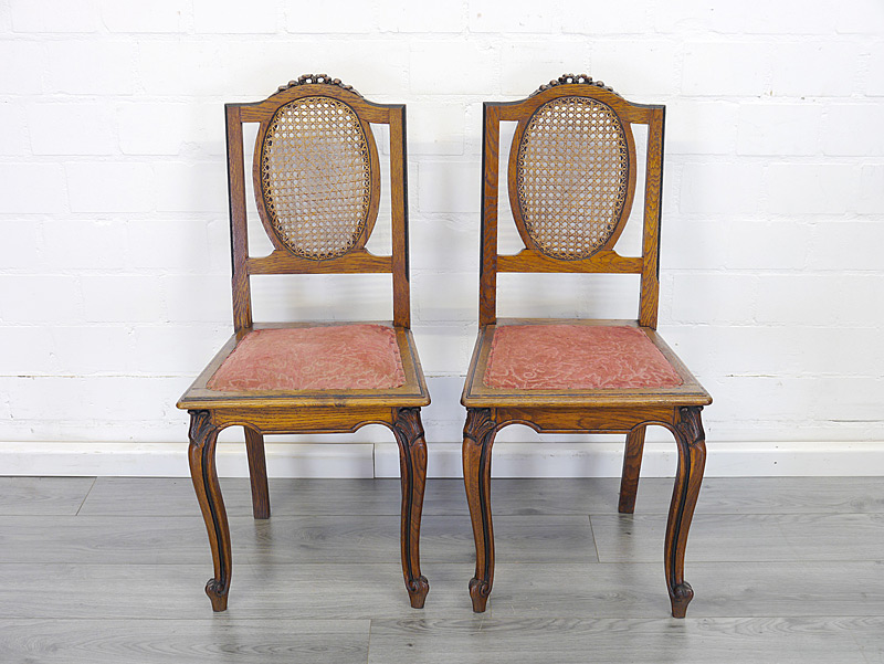 2 antike Stühle aus Eiche